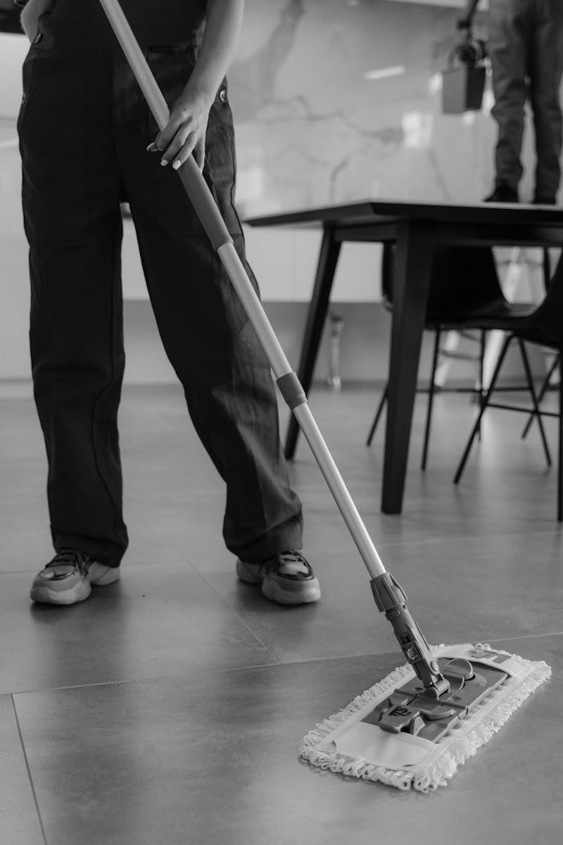 Professional floor cleaning service by Jard&oacute;n Pro Services